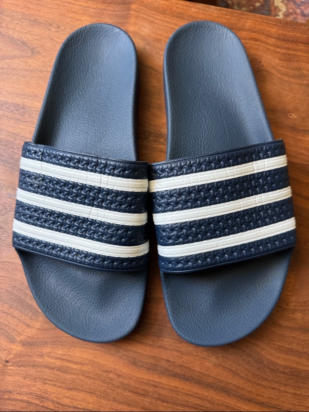 Adidas originals men’s slides in navy & white